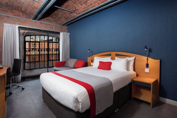 Room 28 of 63