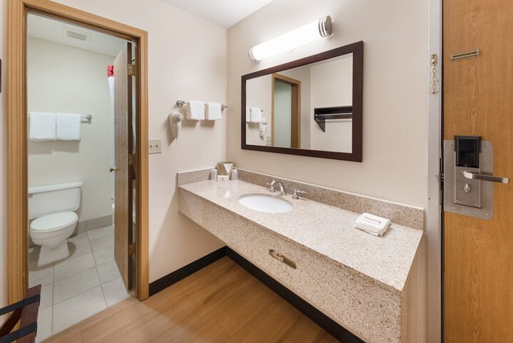 ADA Accessible Deluxe Queen (12 of 12)