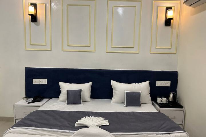Room 5 of 14