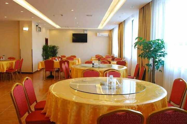 Dining Photos