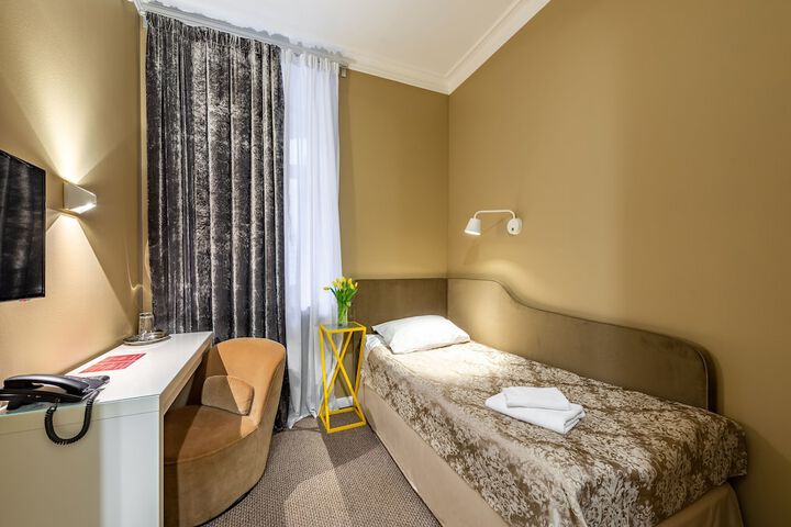 Room 11 of 30