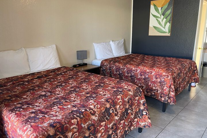 Room 8 of 10