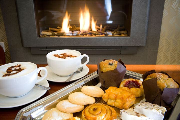 Breakfast/Coffee Service 85 of 123