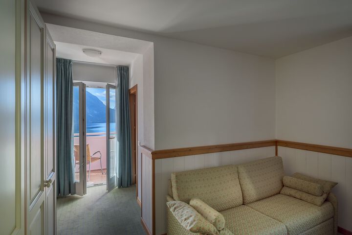 Room 6 of 43