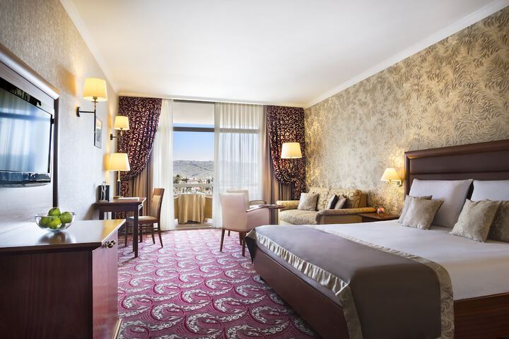 Room 28 of 103