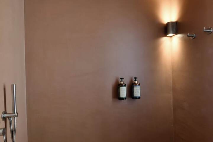 Room 231 of 282