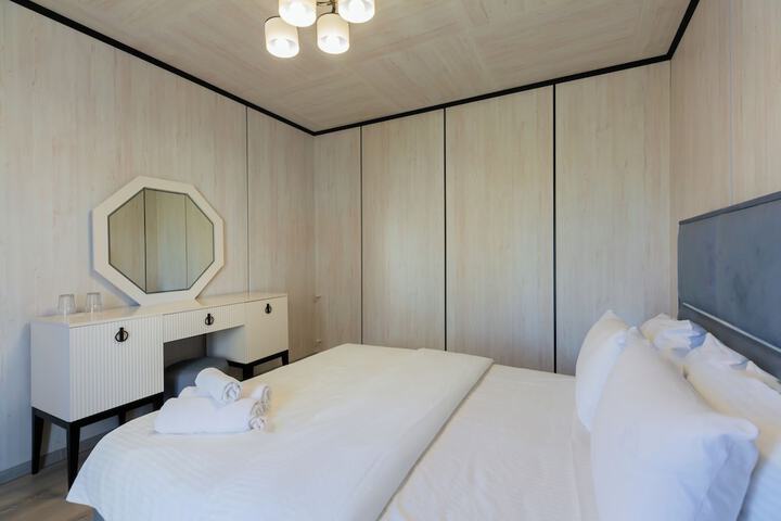 Room 7 of 81