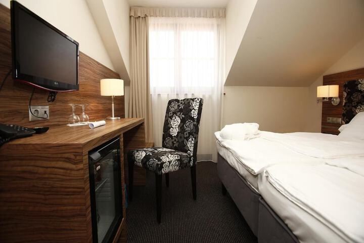 Room 16 of 54