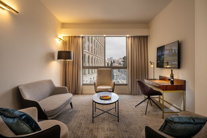 Room 42 of 82
