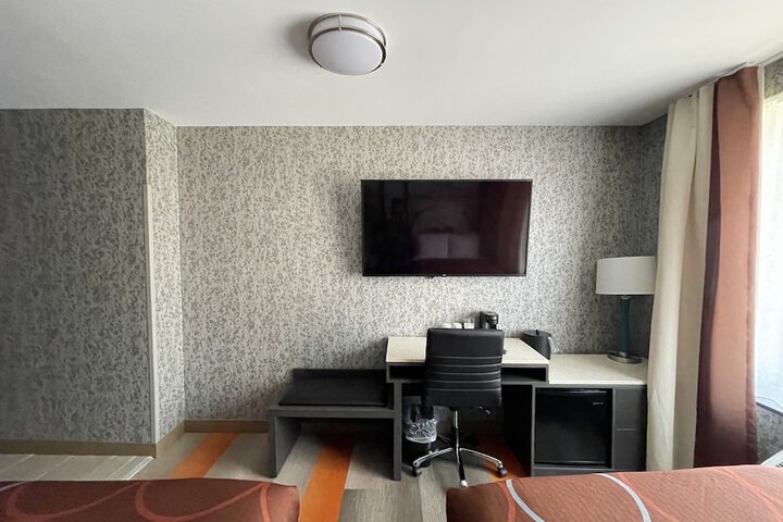 Room 6 of 15
