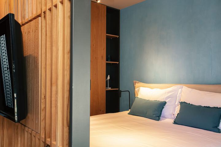 Room 3 of 85