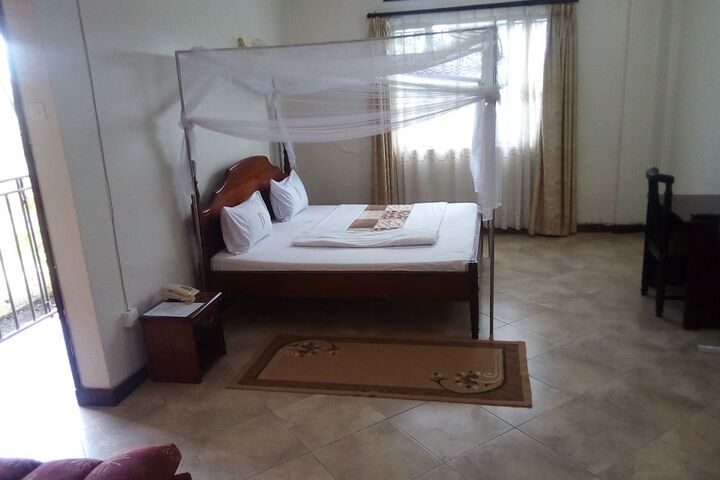 Room 10 of 34