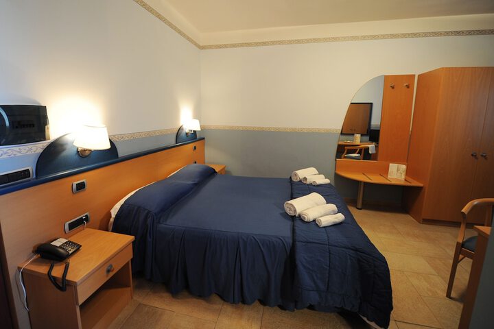 Room 7 of 27