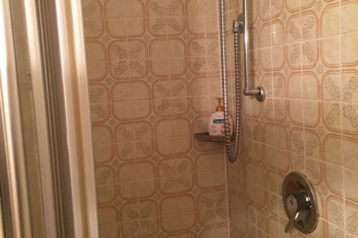 Room 9 of 33