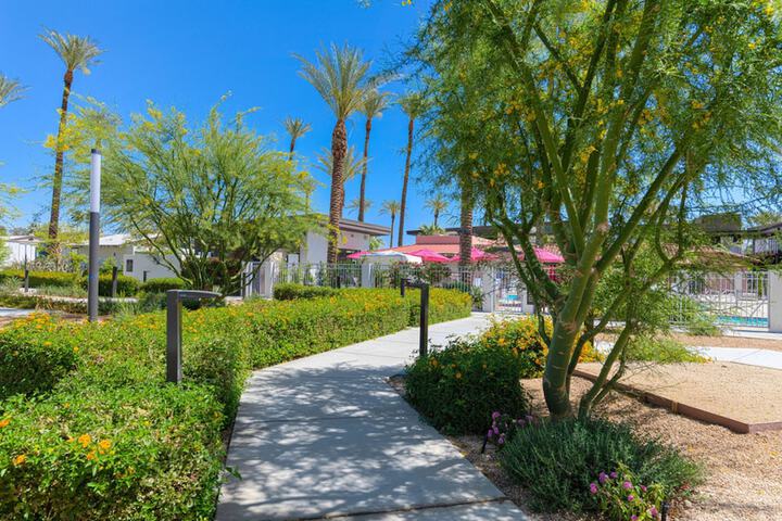 Hotel Exterior 60 of 61