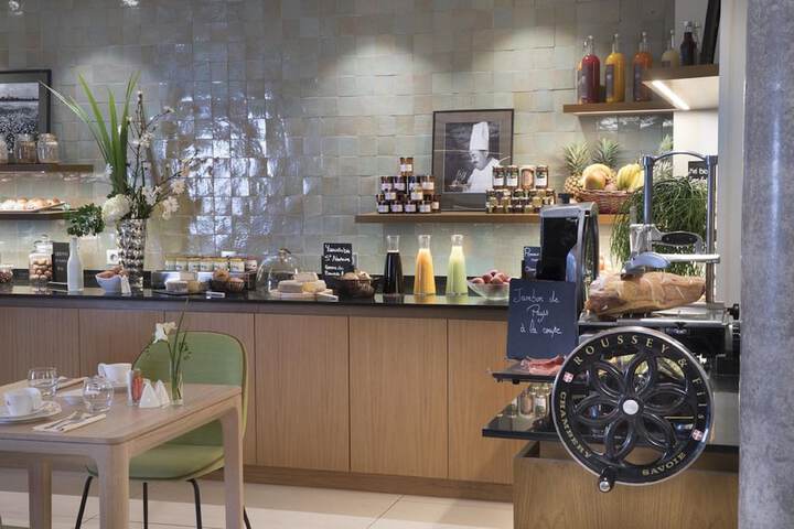 Breakfast area