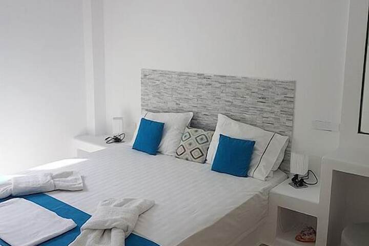 Room 9 of 47