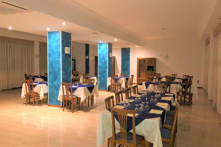 Dining 33 of 45