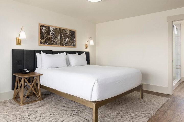 Room 27 of 220