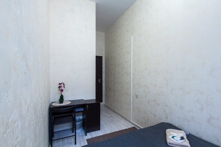Room 9 of 16