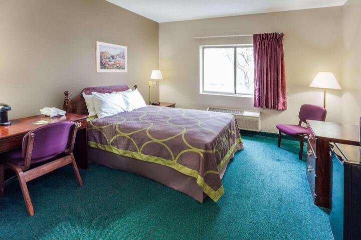 2 Queen Beds (6 of 10)