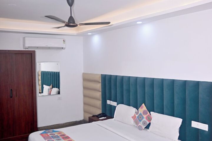 Room 13 of 23