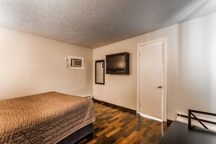 Room 26 of 83