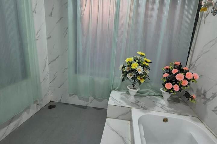 Room 9 of 11