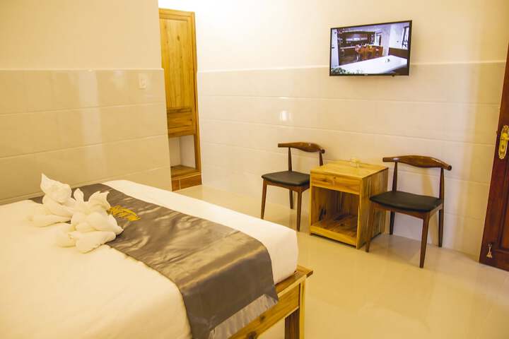 Room 15 of 33