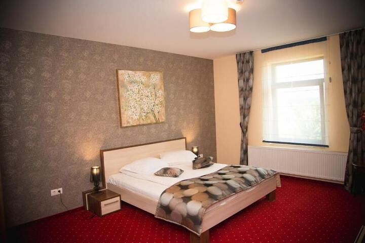 Room 6 of 98