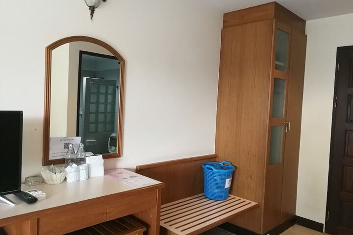Room 16 of 26