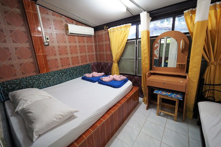 Room 11 of 42