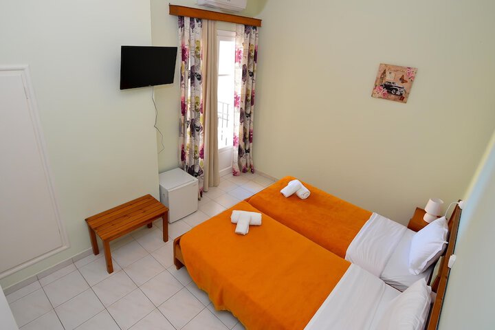 Room 10 of 29