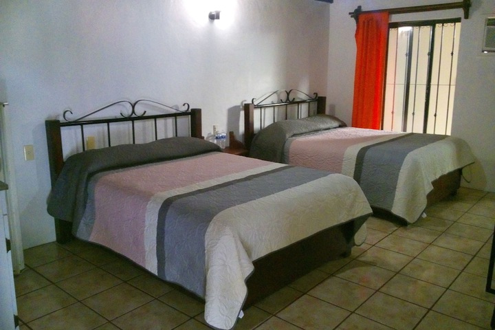 Room 6 of 10