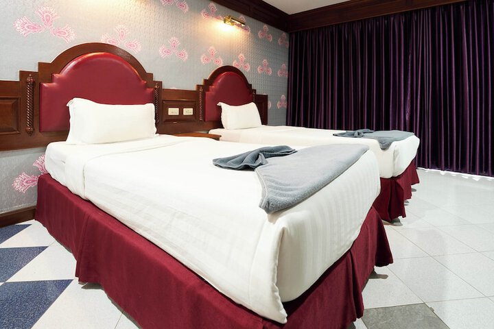 Room 44 of 136