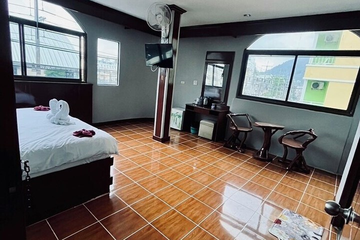 Room 17 of 34