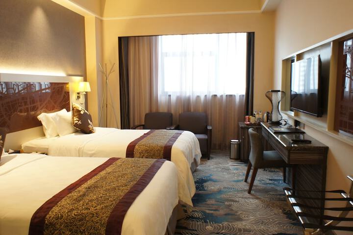 Room 4 of 33
