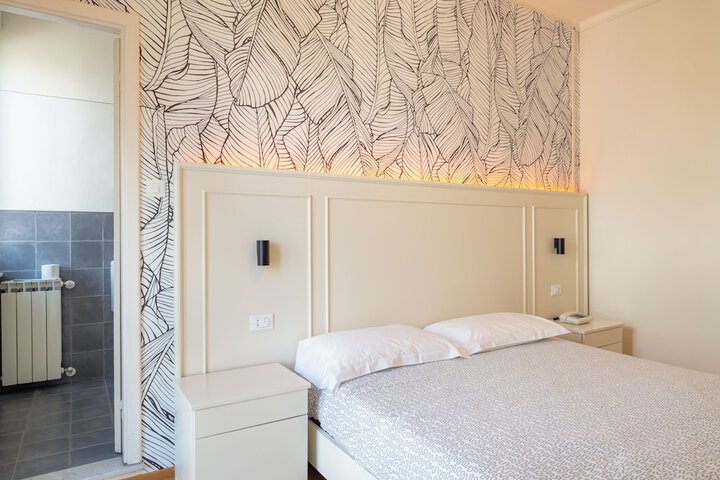 Room 43 of 241