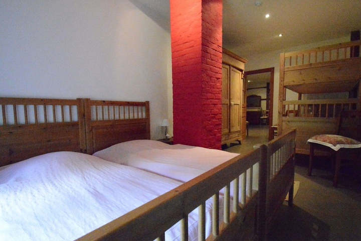 Room 6 of 15
