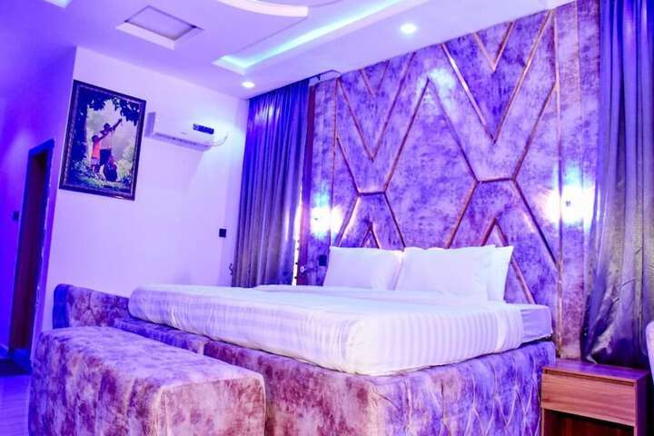 Room 5 of 18