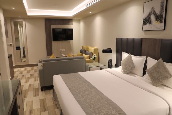 Room 7 of 25