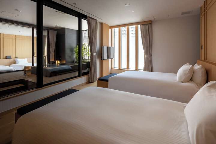 Room 14 of 82