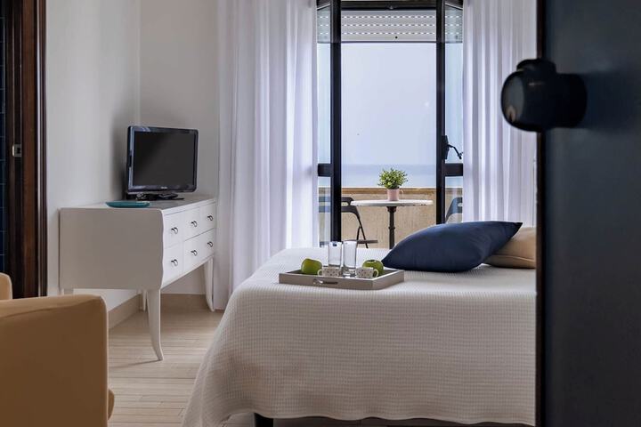 Room 14 of 28