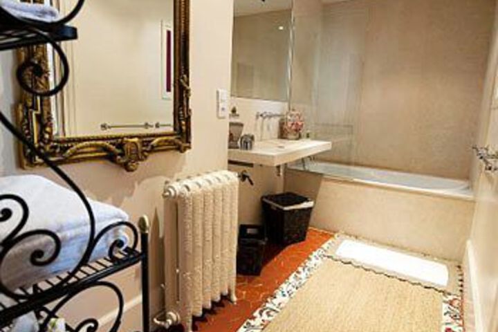 Room 2 of 38