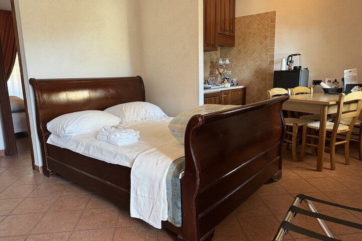 Room 16 of 166