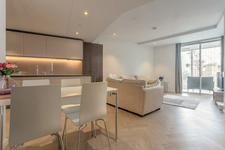 Incredible 1 Bedroom Penthouse With Balcony in Battersea