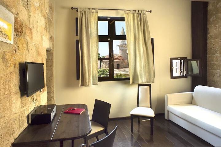 Room 16 of 33