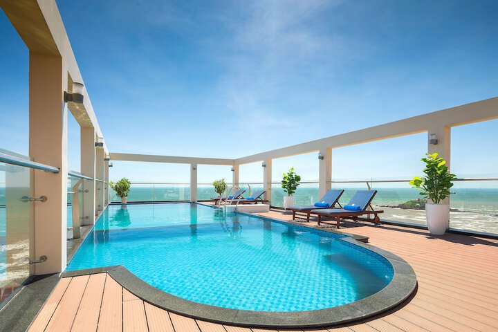 Hotel Pool