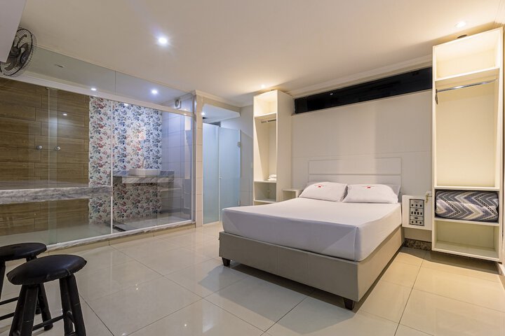 Room 14 of 76