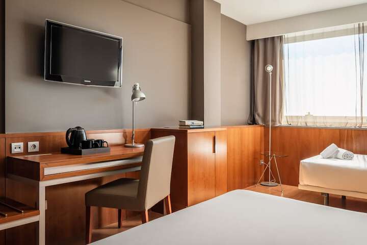 Room 12 of 37